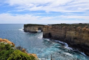 Things to see along the Great Ocean Road - Loch Arch wreck lookout