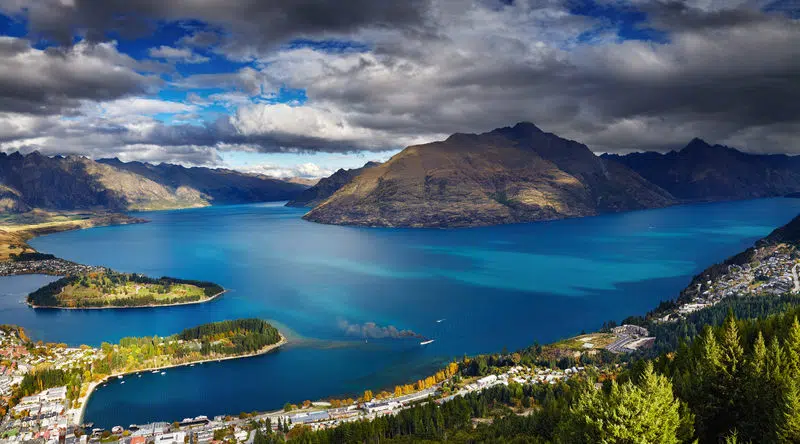 QUEENSTOWN NEW ZEALAND Photography Coffee Table Book Tourists Attractions:  A Mind-Blowing Tour of Queenstown,New Zealand Photography Coffee Table